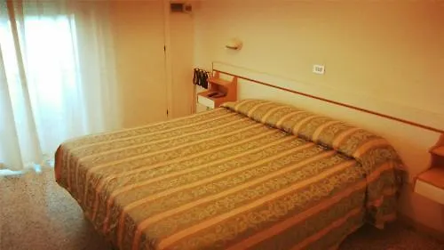 Moresco - Piscina Village Hotel