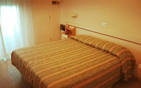 Moresco - Piscina Village 酒店