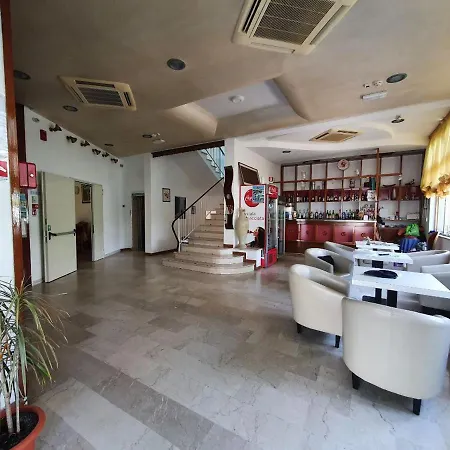 Moresco - Piscina Village 2* 里乔内