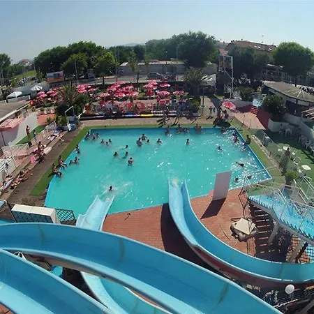מלון Moresco - Piscina Village 2*