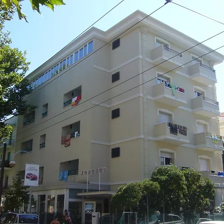 酒店 Moresco - Piscina Village 里乔内