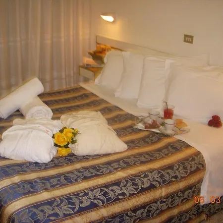 호텔 Moresco - Piscina Village 리치오네