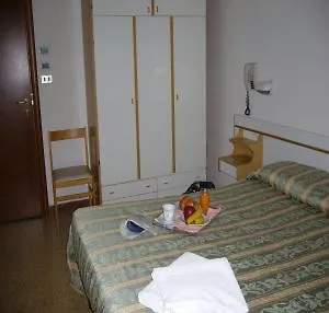 Moresco - Piscina Village Szálloda Riccione