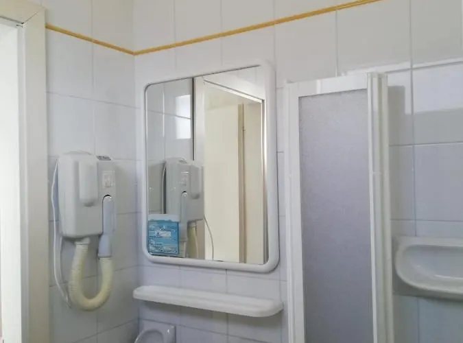 Moresco - Piscina Village Hotel